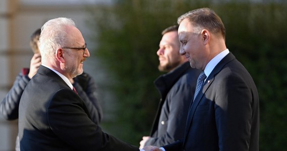 Minister obrony Łotwy Artis Pabriks zapowiedział przywrócenie obowiązkowej służby wojskowej w związku z narastającymi napięciami w stosunkach z Rosją i jej agresją na Ukrainę.