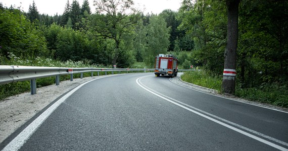W szpitalu zmarł 64-letni pasażer ciężarówki wiozącej konie, który został ranny w wypadku na drodze krajowej 17 w Wólce Orłowskiej. Kierowca samochodu przebywa w szpitalu. 
