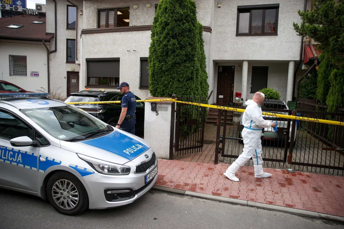 Jan Targosz, profesor krakowskiej Akademii Górniczo-Hutniczej został zamordowany we własnym mieszkaniu - ustalili dziennikarze RMF FM. Są już wstępne wyniki sekcji zwłok. Do tragedii doszło dziś w nocy, na jednym z krakowskich osiedli. Sprawca został już zatrzymany. W czwartek 71-letni Leszek O. ma zostać przesłuchany. 