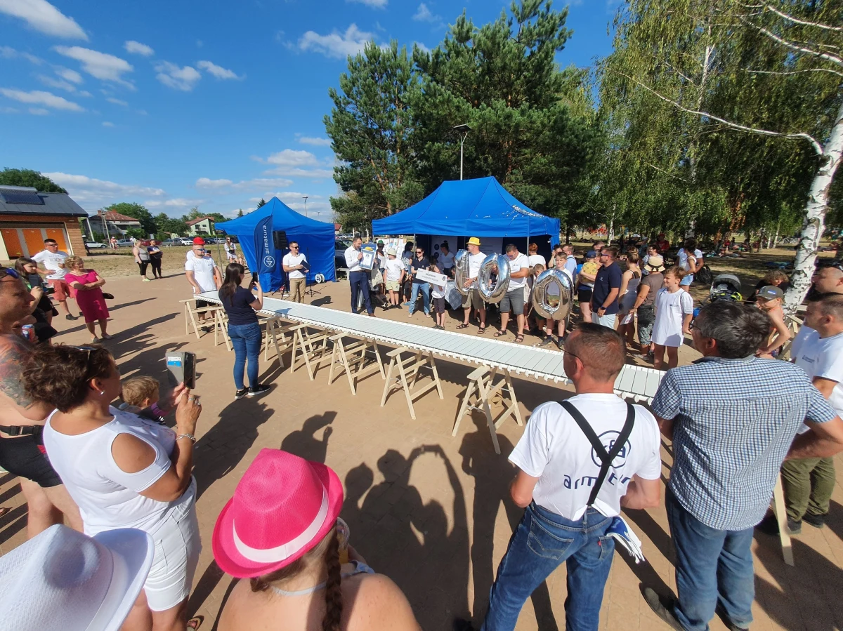W Nisku pracownicy zakładu KFA Armatura wspólnie z mieszkańcami miasta skręcili najdłuższy w Polsce grzejnik. Składa się ze 100 żeberek i ma 8,04 m długości. 