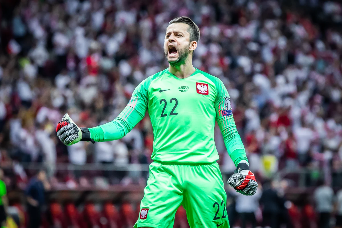 Łukasz Fabiański zostaje w West Ham United. Polski bramkarz przedłużył kontrakt z angielskim klubem na najbliższy sezon z opcją przedłużenia o rok.