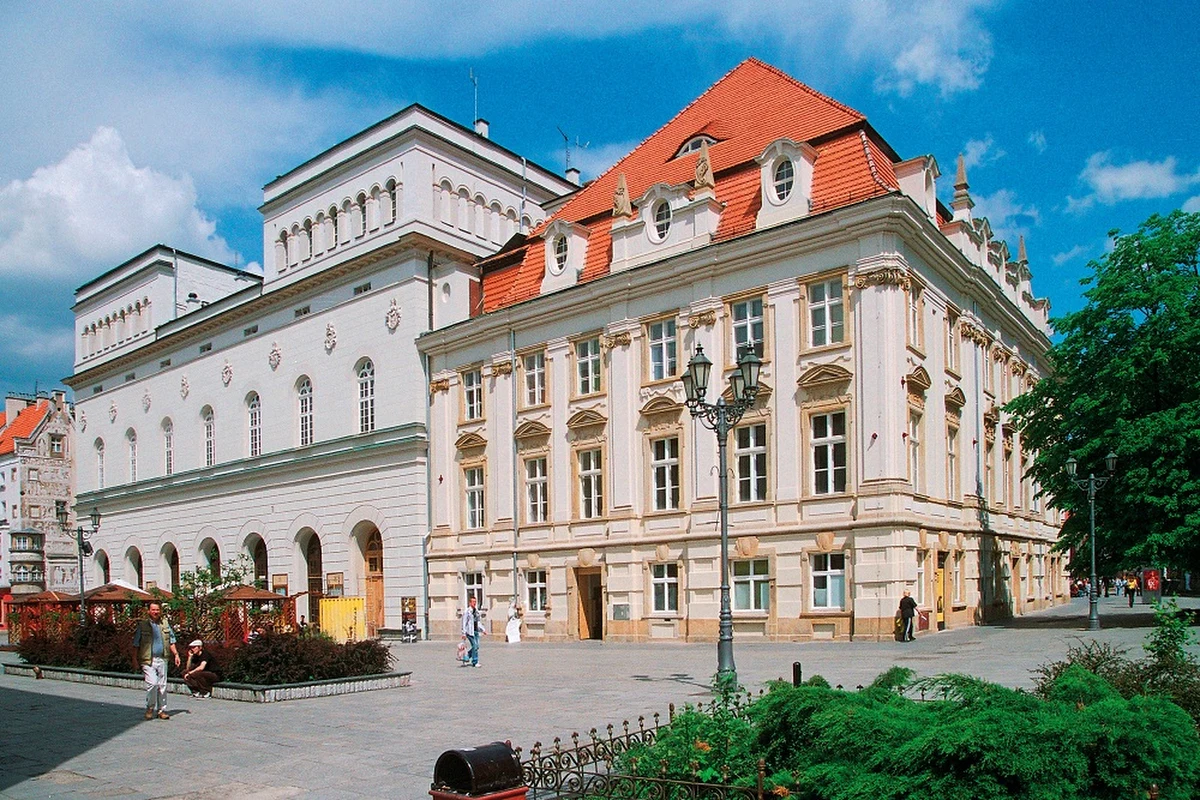 Trwa zbiórka podpisów pod petycją w obronie Teatru imienia Heleny Modrzejewskiej w Legnicy na Dolnym Śląsku. To reakcja na złożone przez władze miasta wypowiedzenie umowy o jego współprowadzeniu. Dla tej instytucji kultury oznacza to, że nie dostanie od miasta 1,5 mln zł rocznie. 