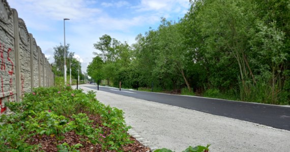 Dziś oddano do użytkowania wrocławianom kolejne odcinki Promenady Krzyckiej. Są położone między ulicami Bardzką i Śliwkową oraz Ziębicką i Gazową. Budowa nowych odcinków trwała od stycznia. 730 metrów trasy kosztowało ponad 1,7 mln zł. Mogą z niej korzystać m.in. rowerzyści czy spacerowicze.