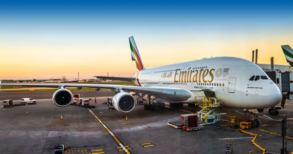 Samolot linii Emirates leciał z Dubaju do Brisbane w Australii przez 14 godzin z dziurą w kadłubie. Nikomu nic się nie stało - podaje rzymski dziennik "Il Messaggero". Do zdarzenia doszło w piątek.