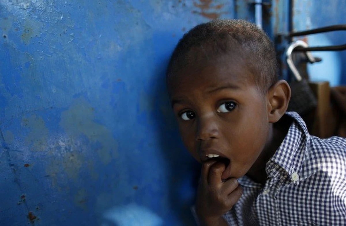 Szef Światowego Programu Żywnościowego ONZ David Beasley ostrzegł w środę, że gwałtowny wzrost cen żywności, paliw i nawozów wywołany wojną na Ukrainie grozi klęską głodu na całym świecie, co przyniesie "globalną destabilizację, głód i masową migrację na niespotykaną skalę" - poinformowała agencja Reutera, cytując wypowiedź szefa agencji ONZ na spotkaniu, na którym omawiano najnowszy raport organizacji dotyczący głodu na świecie.