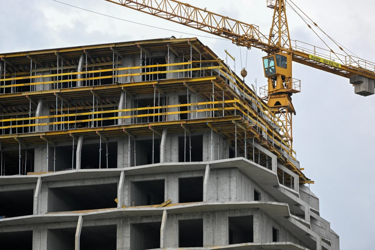 Do Sejmu wpłynął projekt ustawy o zwracaniu przez banki klientom opłaty pobieranej przed wpisem hipoteki do księgi wieczystej - informuje w czwartek "Puls Biznesu". O sprawie informowaliśmy też w RMF FM. 