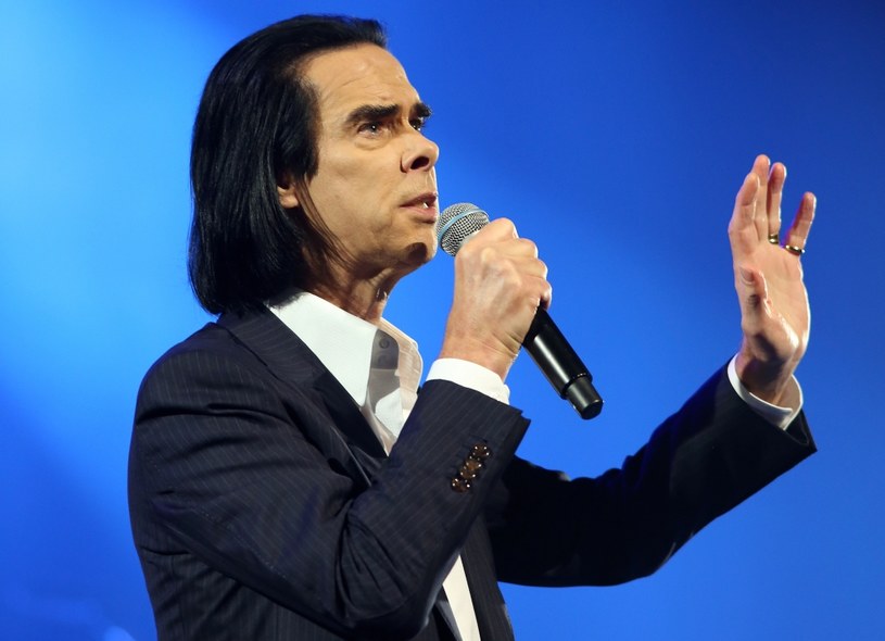 Nick Cave prosi fanów o nadsyłanie filmików z ich życia. Australijski piosenkarz, kompozytor, poeta i scenarzysta zamierza stworzyć – jak to określił - "rodzaj duchowego portretu świata". W tym celu potrzebuje intymnych klipów z całego świata. Na filmy czeka do 26 lipca.