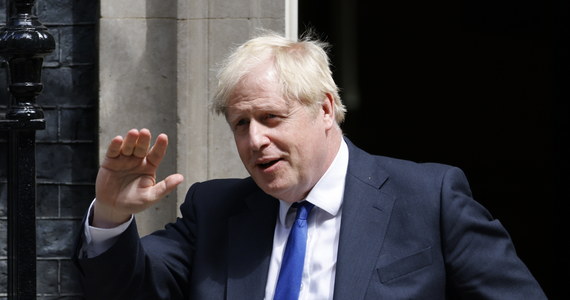 Boris Johnson rezygnuje ze stanowiska. Nie tylko ten fakt, ale styl tej rezygnacji przejdzie do historii. Wielka Brytania nie ma obecnie funkcjonującego rządu. W Londynie zapanował chaos.