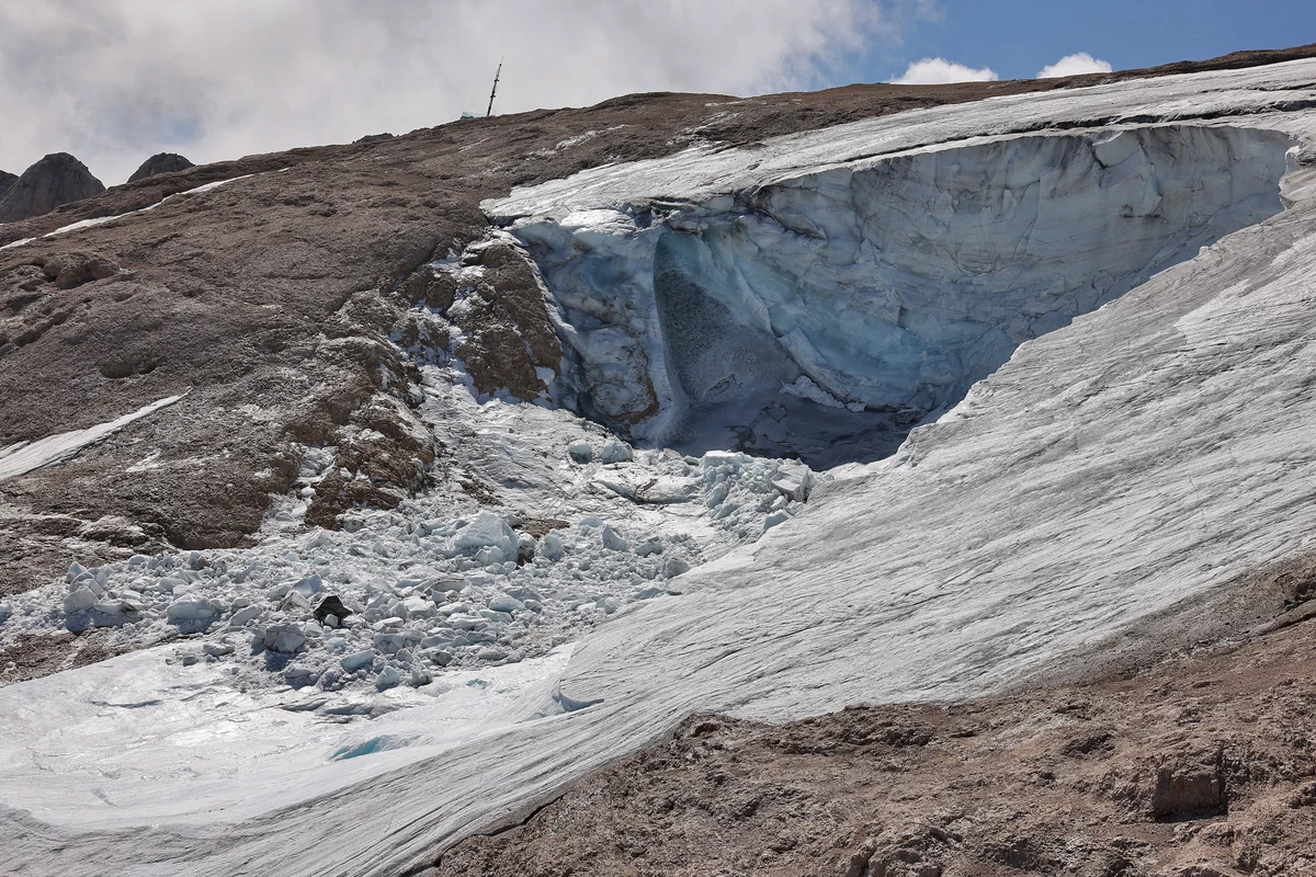 11 osób nie żyje - to ostateczny bilans niedzielnej katastrofy w Dolomitach, gdzie oderwał się fragment lodowca masywu Marmolada. Informacje przekazał przewodniczący władz włoskiego regionu Wenecja Euganejska Luca Zaia.
