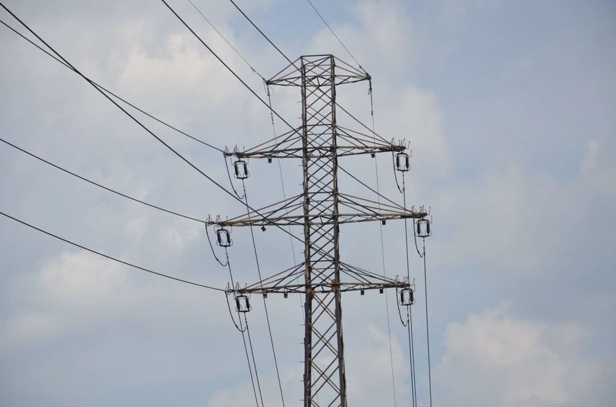 Nawet trzy razy więcej może zapłacić w przyszłym roku urząd miasta w Olsztynie za energię elektryczną. Tak wynika ze wstępnych prognoz na 2023 rok. Dokładne stawki poznamy pod koniec sierpnia, ale już wiadomo, że miasto będzie musiało zarezerwować więcej środków na ten cel w przyszłorocznym budżecie.