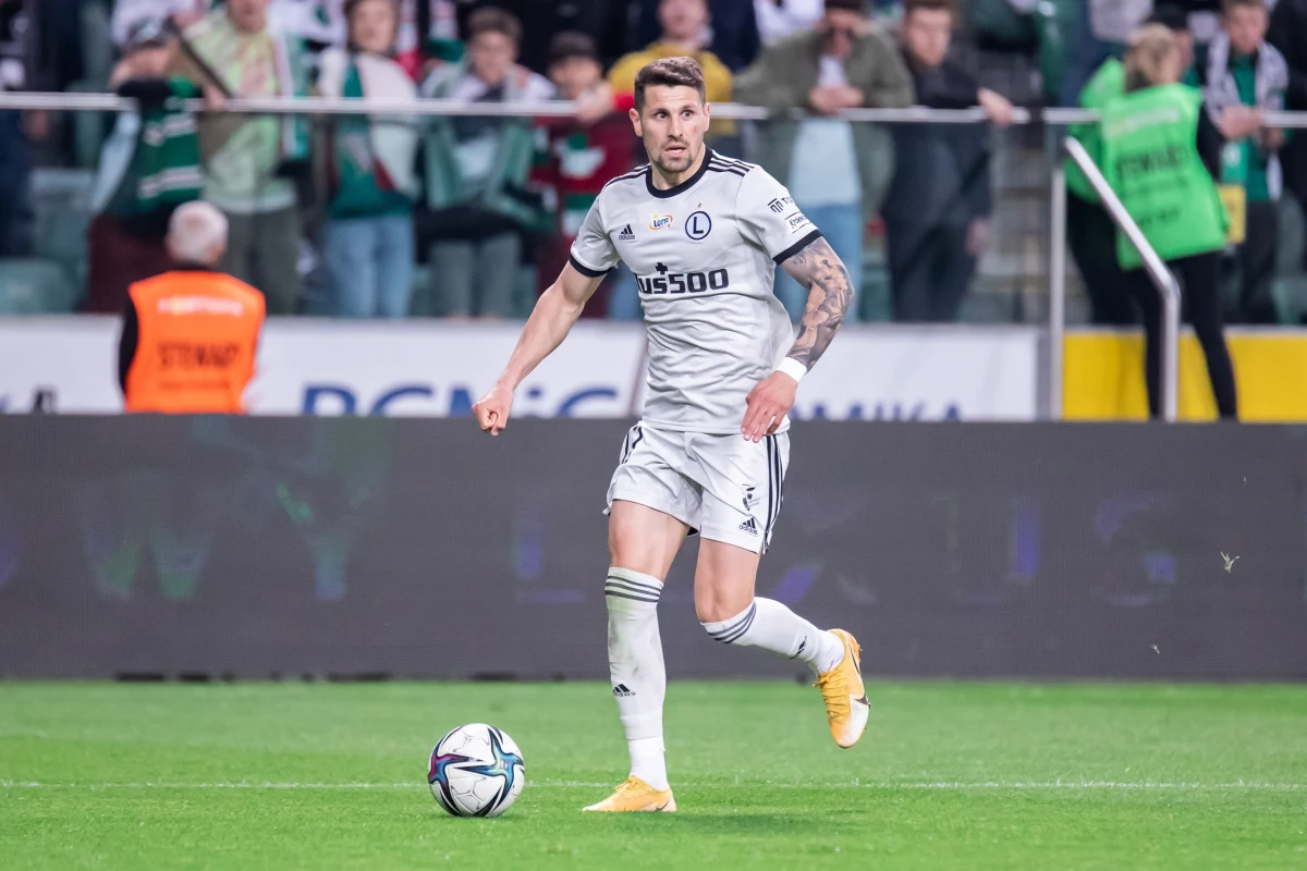 Paweł Wszołek, po rozwiązaniu umowy z Unionem Berlin, podpisał z Legią Warszawa kontrakt do końca sezonu 2024/25 - poinformował stołeczny klub.