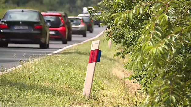 To miała być wycieczka, ale skończyło się jak w okrutnej baśni. W Libiążu ojciec wywiózł do lasu dwoje nastoletnich dzieci i tam zostawił bo go rozzłościły. Przerażone dzieci przypadkiem uratował policjant - sprawa będzie miała finał w sądzie.Materiał dla "Wydarzeń" przygotował Kamil Dzięgielewski.