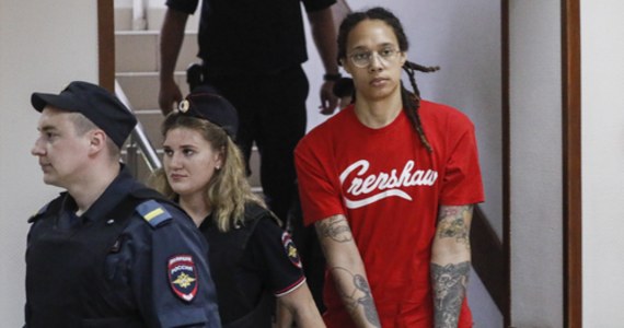 Amerykańska koszykarka Brittney Griner, zatrzymana w Rosji pod zarzutem posiadania pojemników na e-papierosy z olejem konopnym, przyznała się do winy. Grozi jej 10 lat więzienia.