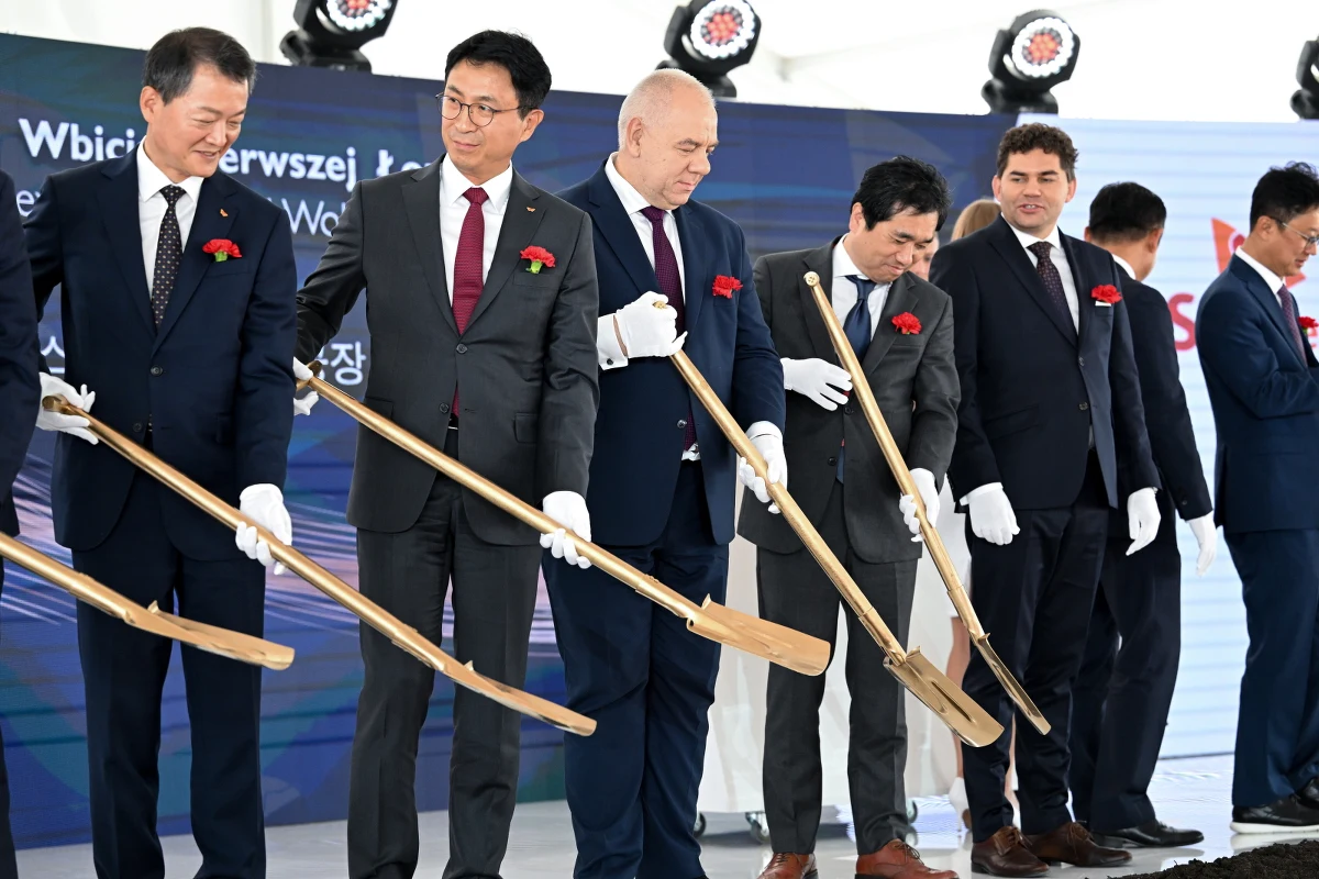 ​W czwartek w Stalowej Woli na Podkarpaciu uroczyście zainaugurowano budowę fabryki SK Nexilis, w której produkowana będzie folia miedziana wykorzystywana w bateriach samochodów elektrycznych. Dzięki inwestycji o wartości ok. 3 mld zł prace znajdzie ponad 500 osób.