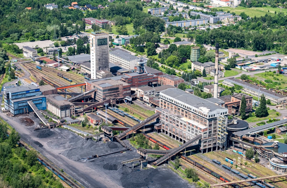 ​Podziemny pożar w kopalni Sośnica w Gliwicach. Z zagrożonego rejonu wycofano załogę, trzy osoby zostały ranne.