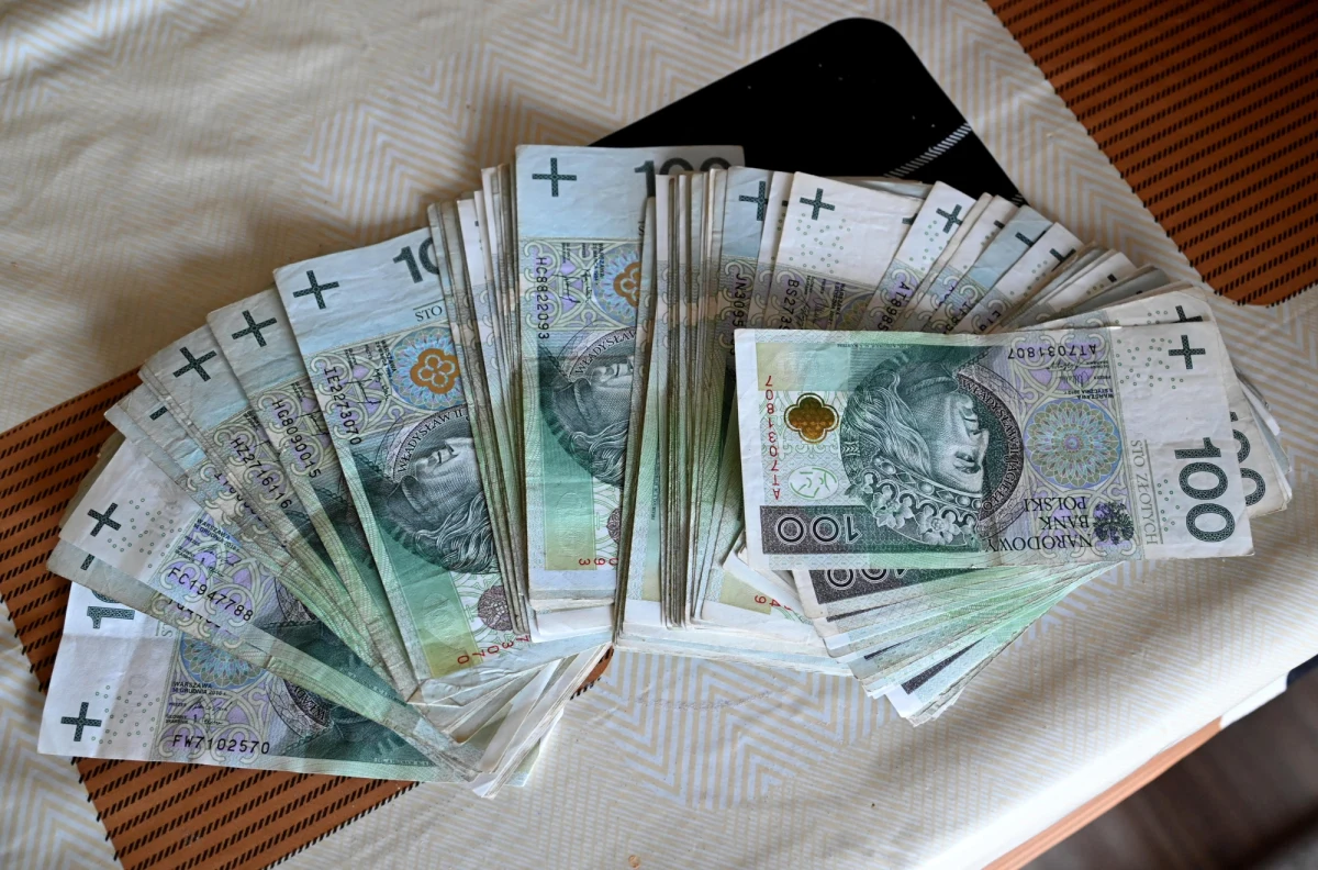 Po wakacjach stopy procentowe powinny jeszcze wzrosnąć. Trudno jednak na razie określić, kiedy zakończy się cykl zacieśniania polityki pieniężnej - twierdzi analityk Ebury Roman Ziruk. Odnosząc się do lipcowej rewizji projekcji inflacji i PKB zaznacza, że przyszły rok rysuje się dość pesymistycznie. Z kolei ekspert Konfederacji Lewiatan Mariusz Zielonka stwierdza: to powinna być ostatnia podwyżka stóp procentowych w tym roku. 