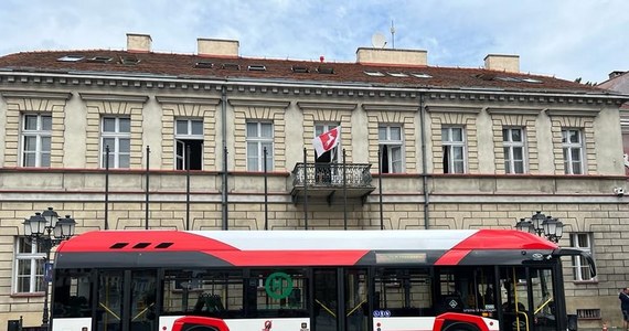 Pierwszy w kraju autobus wodorowy wykorzystywany w komunikacji miejskiej zaczyna w piątek regularne kursy w Koninie (woj. wielkopolskie). W czwartek konińskiemu MZK przekazano pojazd Solaris Urbino 12 hydrogen.