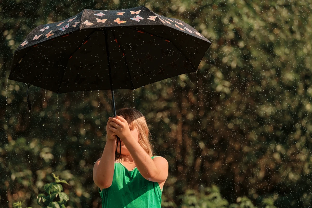 Najbliższe dni przyniosą wytchnienie od upałów. Weekend będzie chłodny, lokalnie mogą wystąpić opady deszczu i burze. Od wtorku synoptycy prognozują stopniowe ocieplenie. 