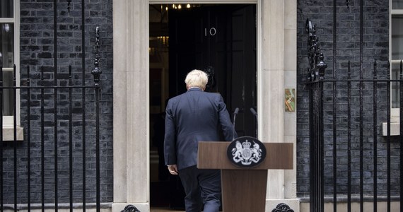 Czy Wielkiej Brytanii grożą przedterminowe wybory parlamentarne? Wczoraj premier Boris Johnson przestał być liderem rządzącej partii Konserwatystów. Pozostanie premierem do chwili znalezienia jego następcy. Wygląda jednak na to, że polityczne sprzątanie w Londynie jeszcze się nie skończyło. 