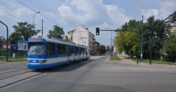 W lipcu i sierpniu Zarząd Dróg Miasta Krakowa oraz Miejskie Przedsiębiorstwo Oczyszczania będą prowadziły wspólną akcję, w ramach której 50 ulic zostanie dokładnie umytych, usunięte zostaną również ubytki w nawierzchni i odnowione malowane oznakowanie. Pilotażowa akcja ruszy w połowie lipca.