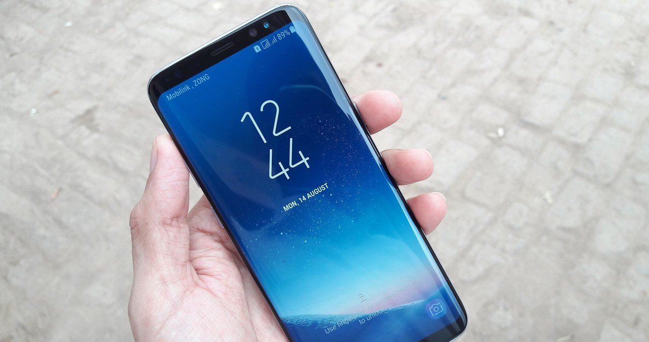 Telefony do 1500 zł, które miażdżą konkurencję. Najlepsze modele