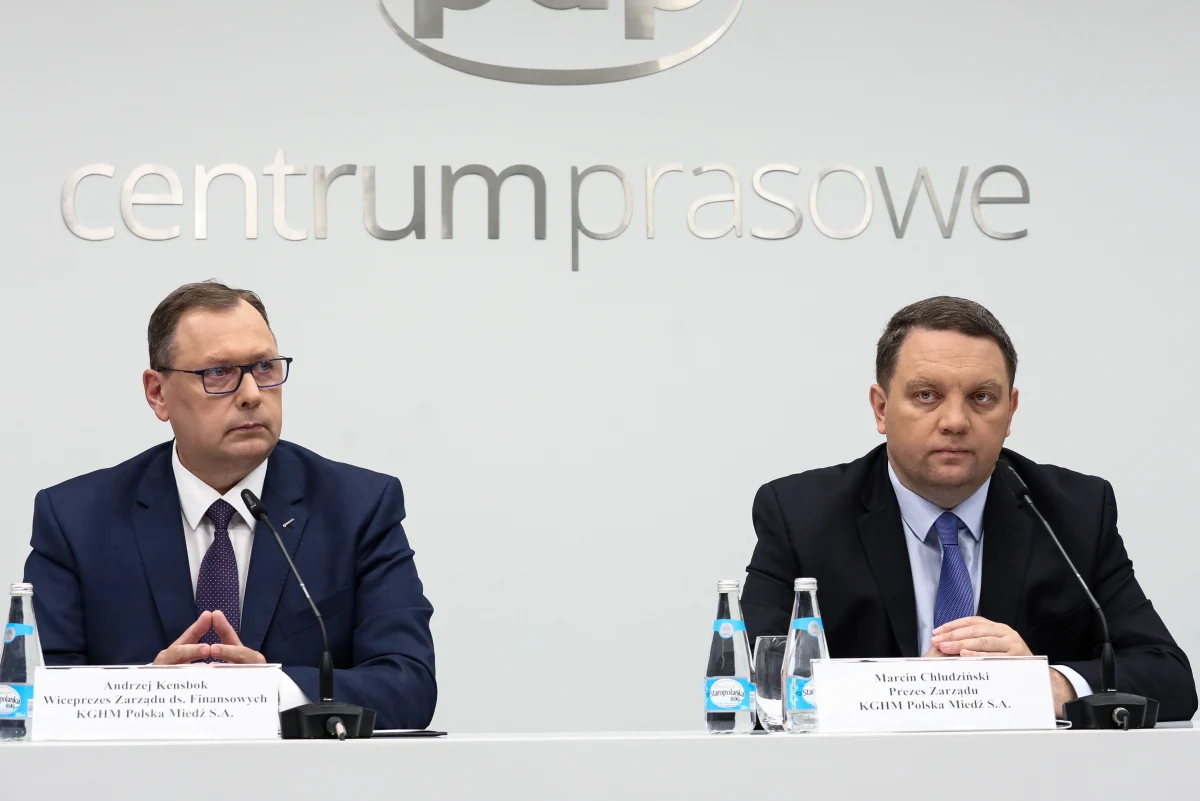 KGHM złożył do Państwowej Agencji Atomistyki pierwszy w Polsce wniosek o ocenę technologii SMR - poinformował prezes KGHM Polska Miedź Marcin Chludziński. Szacunkowy koszt budowy elektrowni wraz infrastrukturą to 1,5-2 mld dol. - dodał wiceprezes spółki Andrzej Kensbok.