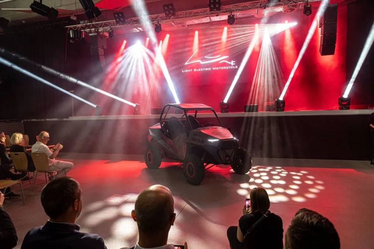 Studenci Politechniki Wrocławskiej zaprezentowali swój najnowszy pojazd. Tym razem zbudowali elektrycznego, terenowego czterokołowca typu buggy. Ma duże koła, szerokie opony, odsłoniętą kabinę oraz solidną ramę i klatkę bezpieczeństwa. Wystartuje w zawodach - pierwsze zostaną rozegrane już pod koniec sierpnia.