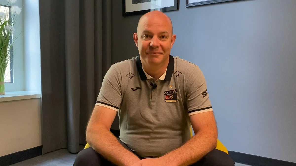 Brytyjczyk Joel Banks będzie w najbliższym sezonie trenerem występujących w ekstraklasie siatkarzy PGE Skry Bełchatów - poinformowano na oficjalnej stronie internetowej klubu. 47-letni szkoleniowiec zastąpi zwolnionego w kwietniu Serba Slobodana Kovaca.