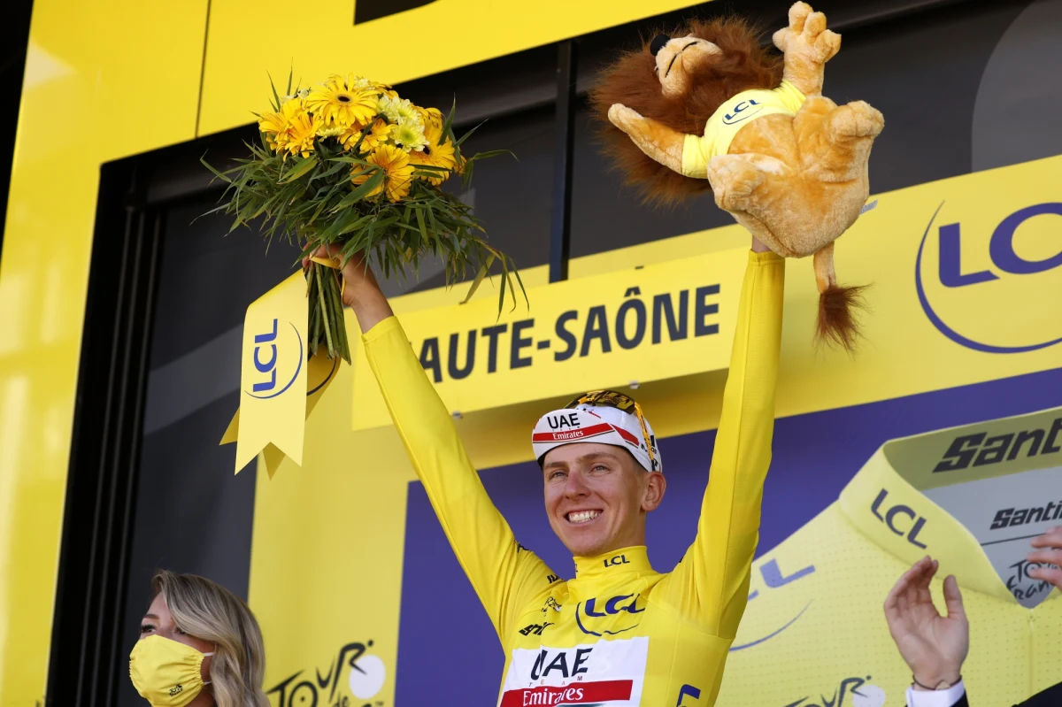 Słoweński kolarz Tadej Pogacar (UAE Team Emirates) wygrał siódmy etap Tour de France, swój drugi z rzędu, tym razem po świetnej akcji w La Super Planche des Belles Filles. Dwukrotny triumfator wyścigu umocnił się na prowadzeniu  w klasyfikacji generalnej. Rafał Majka był w piątek 20.