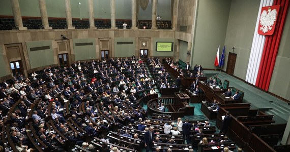 Możliwość zwołania posiedzenia Sejmu lub komisji oraz podkomisji w trybie zdalnym również w stanie zagrożenia epidemicznego - zakłada projekt zmian w regulaminie Izby, złożony przez prezydium Sejmu.