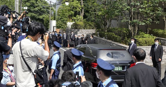 Podejrzany o zastrzelenie byłego premiera Japonii Shinzo Abe powiedział policji, że początkowo planował zabić przywódcę grupy religijnej, która jego zdaniem doprowadziła do bankructwa jego matkę poprzez wyłudzanie darowizn - podała agencja Kyodo, powołując się na japońskie źródła śledcze.