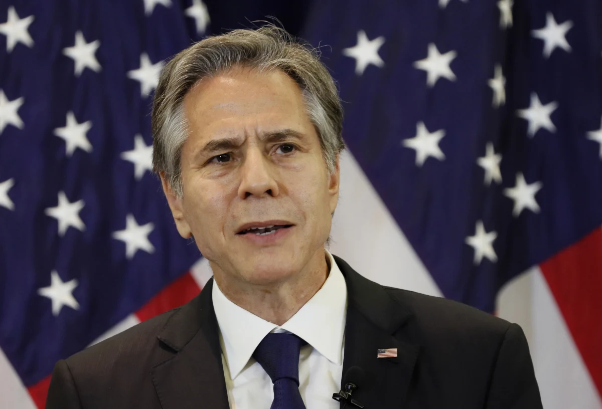 Przedstawiciele 19 państw oraz Unii Europejskiej spotkali się na indonezyjskiej wyspie Bali w ramach obrad G20. Dyplomaci rozmawiali o tym, jak zakończyć wojnę w Ukrainie i zapobiec kryzysowi żywnościowemu na świecie. "W najbliższych dniach zobaczymy czy Rosja zrozumiała wiadomość płynącą ze szczytu G20" – powiedział sekretarz stanu USA Antony Blinken. Polityk oświadczył również, że wezwał Chiny do potępienia rosyjskiej agresji na Ukrainę. Rozmowa Blinkena z szefem chińskiego MSZ Wangiem Yi trwała pięć godzin. 