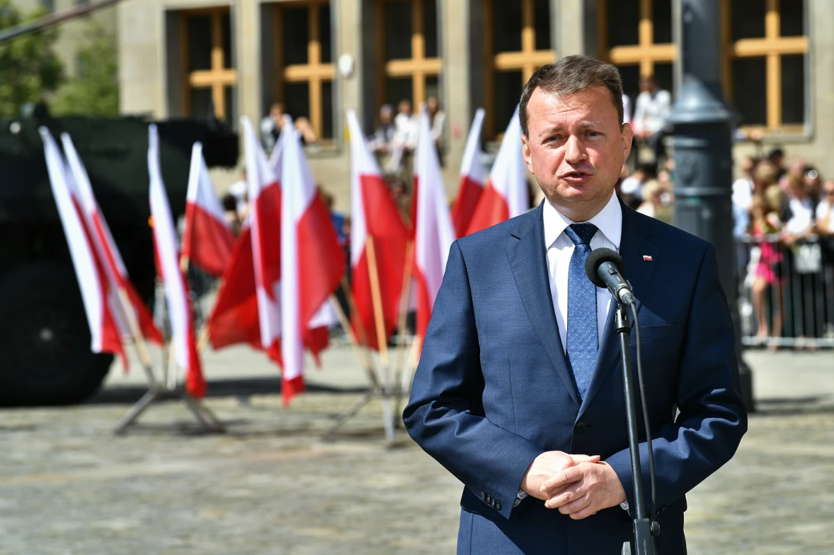 "Będziemy zwiększać liczbę miejsc na uczelniach wojskowych" - zapowiedział wicepremier, minister obrony narodowej Mariusz Błaszczak podczas promocji oficerskiej absolwentów Akademii Wojsk Lądowych we Wrocławiu. Uznał, że są oni "nadzieją Wojska Polskiego i nadzieją naszej ojczyzny".