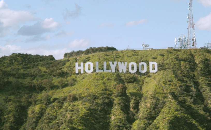 Rozpoznawalny na całym świecie 15-metrowy napis "Hollywood" znajduje się na szczycie Mount Lee, z widokiem na Los Angeles i stał się symbolem kultury, odkąd został zbudowany w 1923 roku. Jakie historie kryją się za kultowym znakiem? 