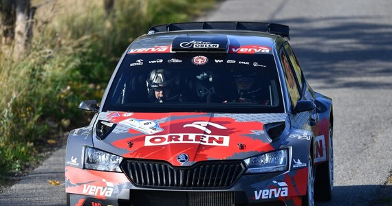 Kacper Wróblewski (Skoda Fabia Rally2), kierowca Orlen Teamu, zajął szóste miejsce w Rajdzie Żmudzi, czwartej rundzie samochodowych mistrzostw Polski. Wróblewski umocnił się na trzecim miejscu w klasyfikacji generalnej. Rajd wygrał lider klasyfikacji generalnej mistrzostw Szwed Tom Kristensson (Hyundai I20 R5).