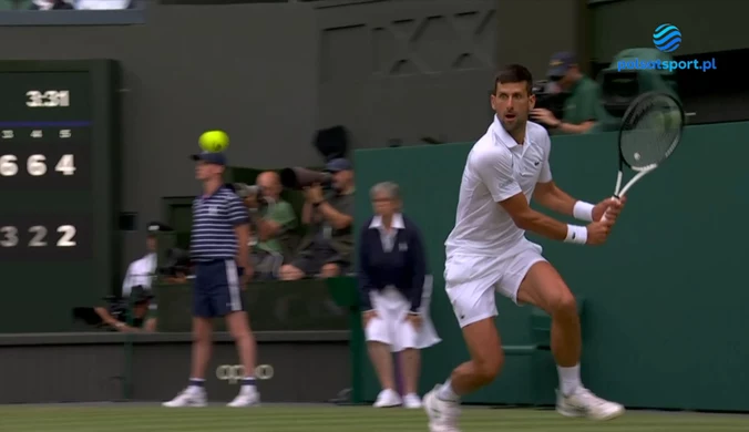 Najlepsze akcje Djokovicia i Kyrgiosa w drodze do finału Wimbledonu. WIDEO (Polsat Sport)