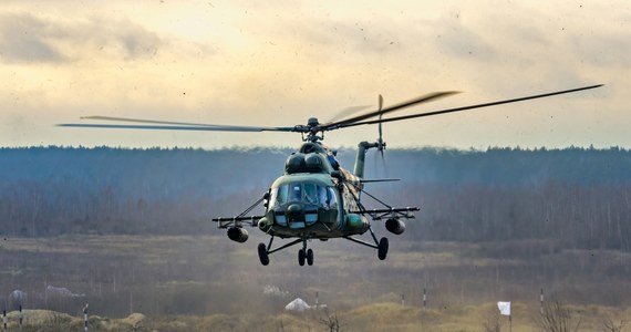 ​Żołnierze 3. Podkarpackiej Brygady Obrony Terytorialnej szkolili się z procedur współdziałania ze śmigłowcem Mi-8 - poinformowała w sobotę rzeczniczka prasowa podkarpackiej brygady ppor. Magdalena Mac. Dodała, że w szkoleniu udział wzięło ponad 200 terytorialsów z Podkarpacia.