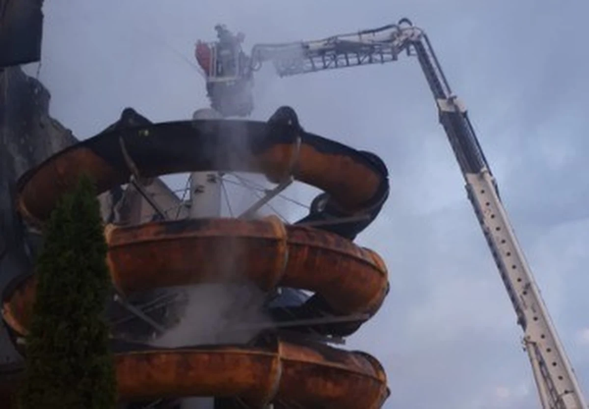 W kompleksie Ośrodka Sportu i Rekreacji w Sędziszowie (Świętokrzyskie) spłonął budynek basenu. "Nocny pożar gasiło 20 zastępów straż pożarnej" – poinformował kpt. Karol Błaszczyk, oficer prasowy PSP w Jędrzejowie. Trwa ustalanie okoliczności zdarzenia.