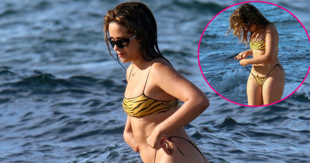 Camila Cabello w bikini na plaży. Puściły sznureczki! Naga wpadka -  pomponik.pl