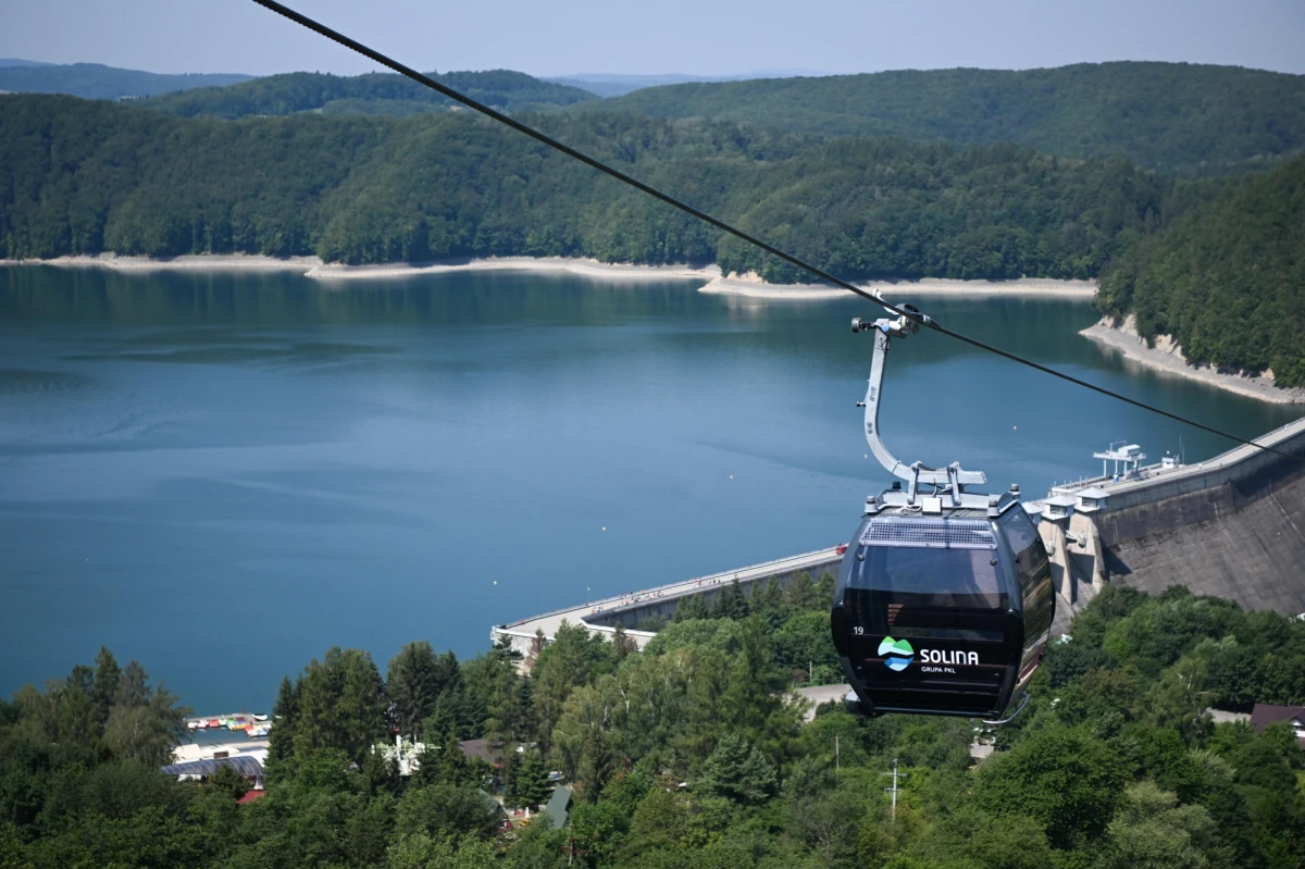 Odwiedzający Solinę mogą już odwiedzać największą atrakcję Bieszczad - nowy ośrodek turystyczny wraz z kolejką gondolową.