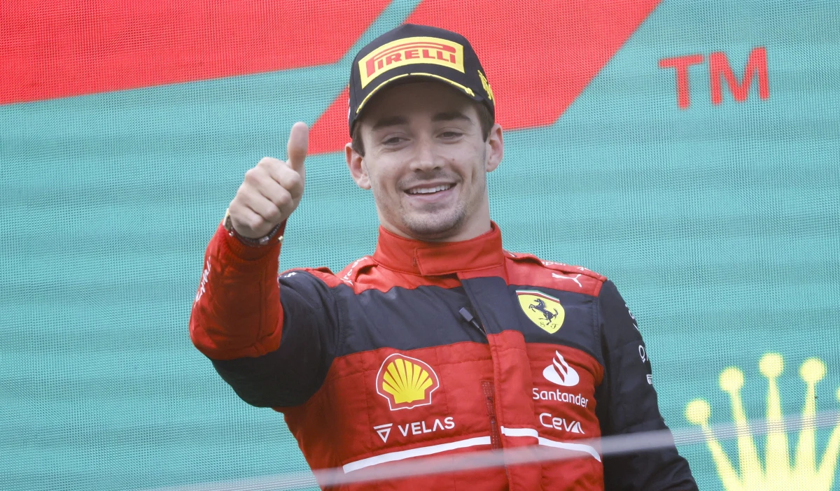 Monakijczyk Charles Leclerc z zespołu Ferrari wygrał wyścig Formuły 1 o Grand Prix Austrii na torze Red Bull Ring w Spielbergu. Jego kolega z zespołu Carlos Sainz Jr. wycofał się przed końcem wyścigu, gdyż jego bolid zapalił się. Drugi był lider mistrzostw świata Holender Max Verstappen z Red Bulla, a trzeci Brytyjczyk Lewis Hamilton z ekipy Mercedesa.