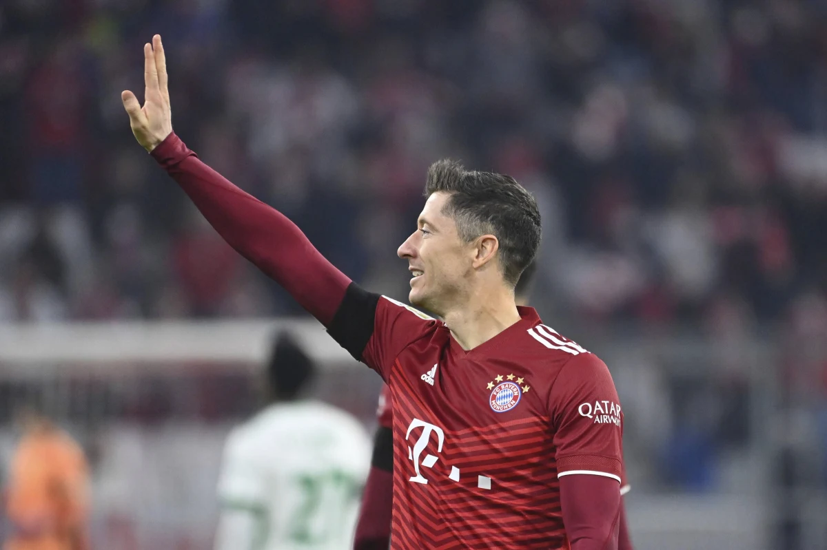 Bayern Monachium chętnie widziałby Anglika Harry'ego Kane'a jako następcę Roberta Lewandowskiego, który nosi się z zamiarem opuszczenia piłkarskiego mistrza Niemiec - przekazał w wydaniu internetowym magazyn "Kicker".