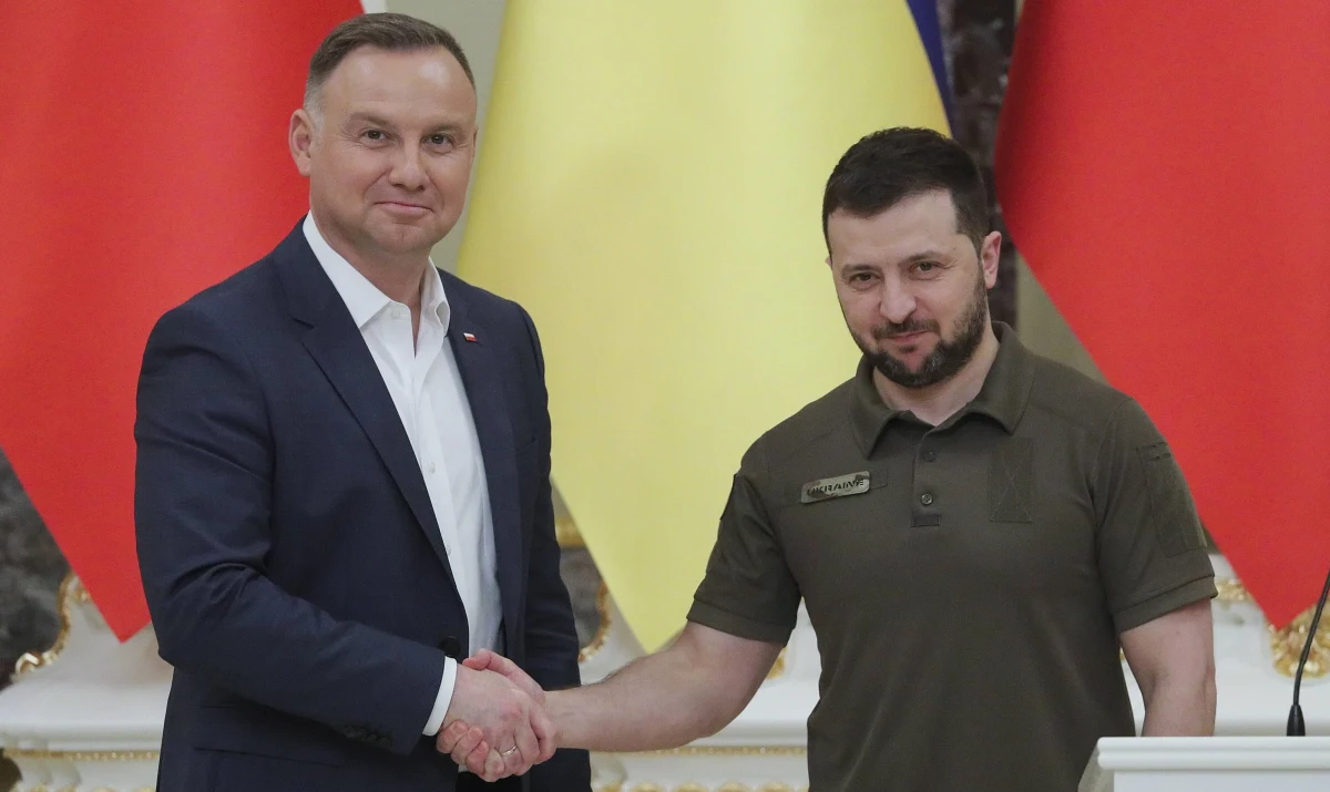 ​Prezydent Ukrainy Wołodymyr Zełenski ma skierować do parlamentu projekt ustawy o specjalnym statusie Polaków - podaje portal Gazeta.pl. Głowa ukraińskiego państwa ma także w poniedziałek - w Narodowy Dzień Pamięci Ofiar ludobójstwa dokonanego przez ukraińskich nacjonalistów na obywatelach II Rzeczypospolitej Polskiej - potępić rzeź wołyńską.