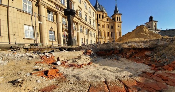 Przy Muzeum Etnograficznym w Łodzi odkryto ceglaną obudowę jednej z najstarszych w mieście publicznych studni. Znaleziska dokonano przy okazji przebudowy placu Wolności. 