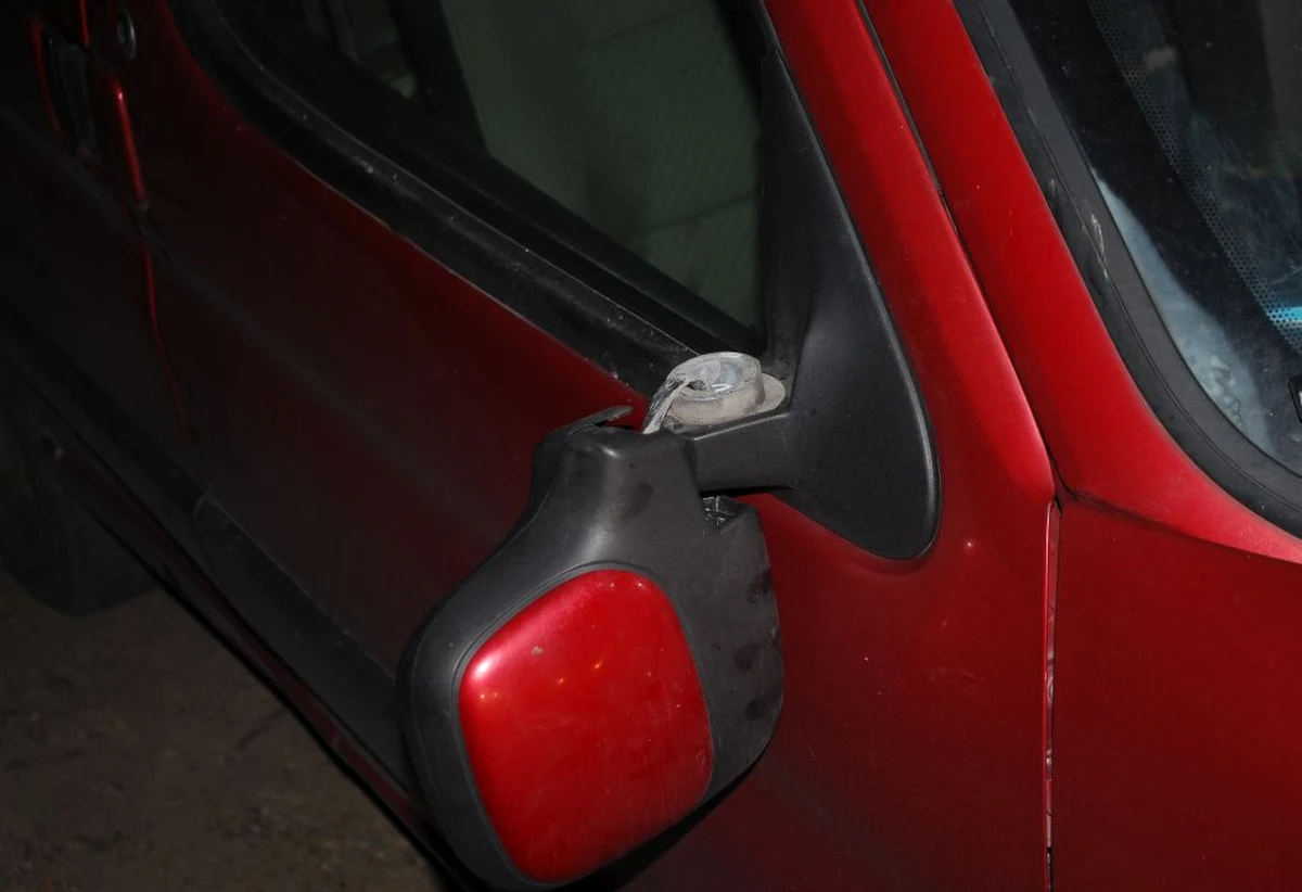 Straty o łącznej wartości blisko 30 tys. złotych spowodował 41-letni mężczyzna z Jarosławia (woj. podkarpackie). Mężczyzna uszkodził 14 samochodów, znak drogowy i ogrodzenie jednej z posesji.