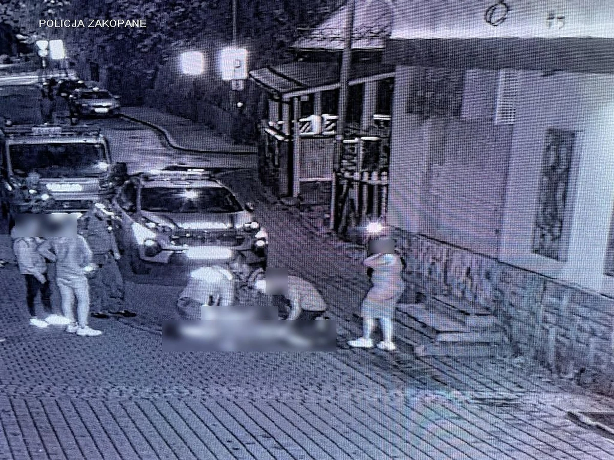 Zakopiańscy policjanci na Krupówkach, w nocy, z niedzieli na poniedziałek, otrzymali zgłoszenie dotyczące młodego mężczyzny, który osunął się z ławki na ziemię i nie dawał oznak życia. Mundurowi, po przybyciu na miejsce zdarzenia rozpoczęli reanimację.