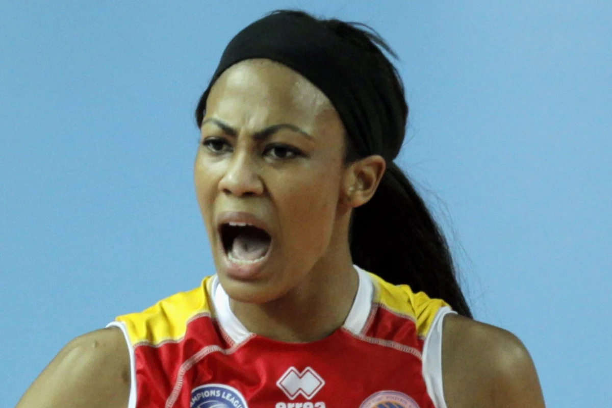 Kimberly Glass, wicemistrzyni olimpijska z Pekinu w siatkówce, została zaatakowana w centrum Los Angeles. Napastnik rzucił w nią metalowym przedmiotem, który poważnie ranił jej twarz.