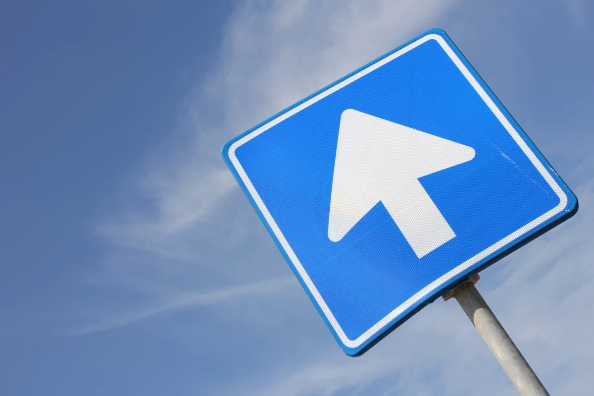 Od dzisiaj ulica Kolejowa w Warszawie będzie jednokierunkowa. Prywatny inwestor przebuduje ulicę i dzięki temu uporządkuje dojazd między innymi do swoich inwestycji mieszkaniowych. 

