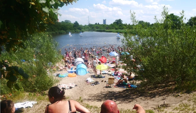 Upały dają się we znaki? Oto miejsca w okolicy Warszawy, gdzie za darmo wypoczniesz nad wodą