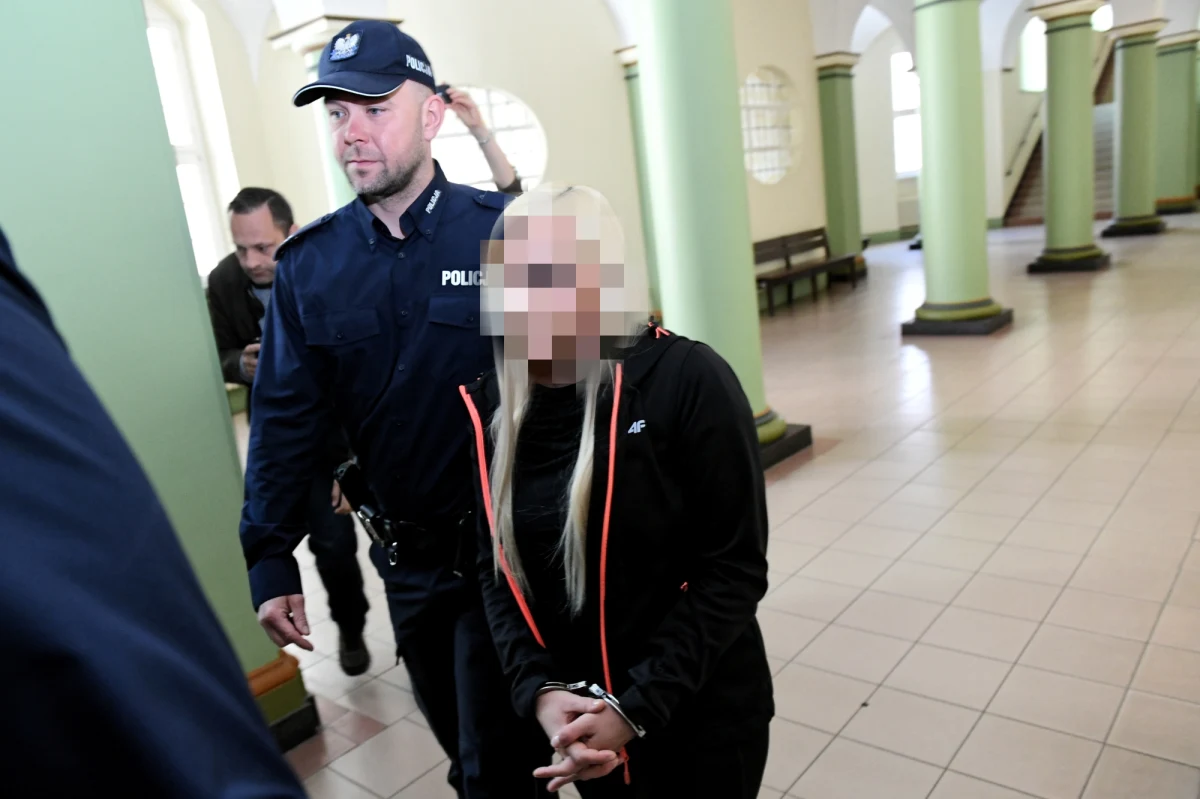 Katarzyna P., jedna ze skazanych w głośnej sprawie Amber Gold, trafiła ponownie za kratki. To wynik prawomocnego wyroku wydanego w maju przez Sąd Apelacyjny w Gdańsku - informuje portal trojmiasto.pl. Żona Marcina P. została skazana łącznie na 11,5 roku więzienia. Wcześniej - w ramach aresztu tymczasowego - przebywała już za kratkami od 2013 do 2021 roku.